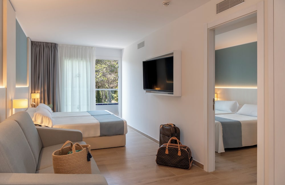Costa Encantada Suites & Resort — Hotel rooms in Lloret de Mar, Catalonia
