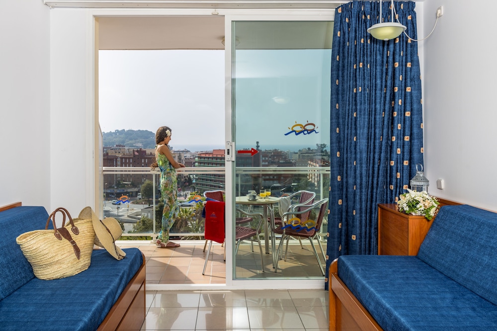 Costa Encantada Suites & Resort — Hotel rooms in Lloret de Mar, Catalonia