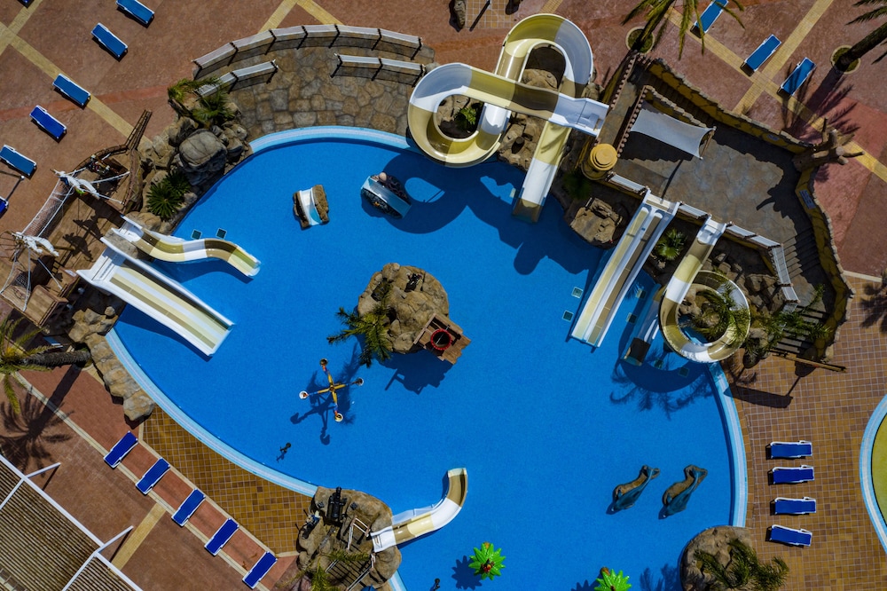 Costa Encantada Suites & Resort — Swimming pool in Lloret de Mar, Catalonia