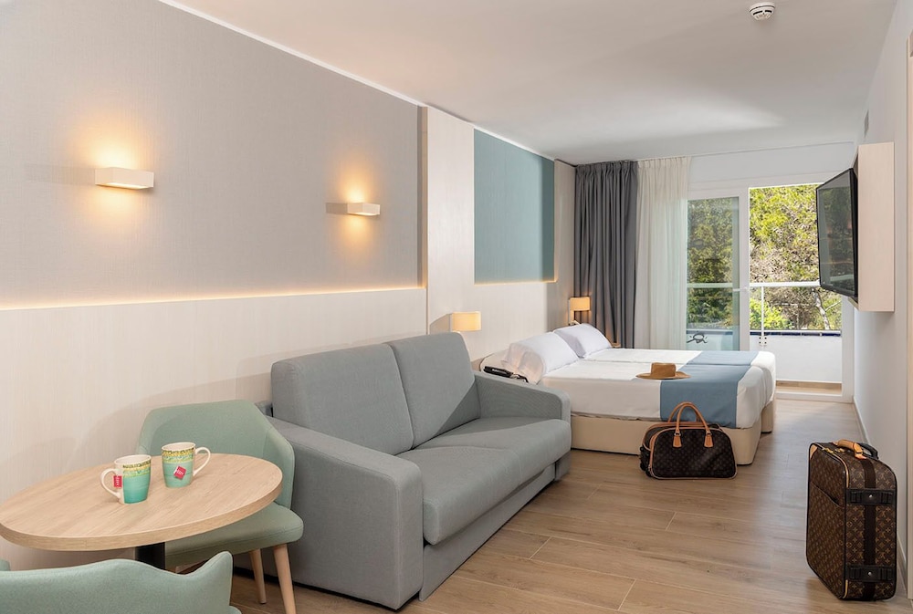 Costa Encantada Suites & Resort — Hotel rooms in Lloret de Mar, Catalonia