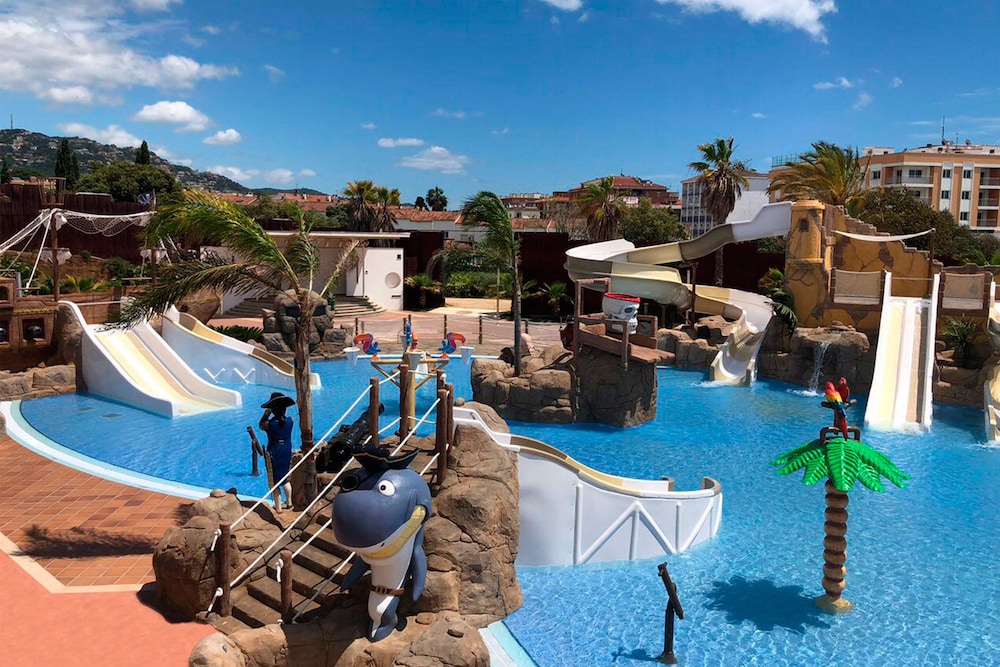Costa Encantada Suites & Resort — Swimming pool in Lloret de Mar, Catalonia