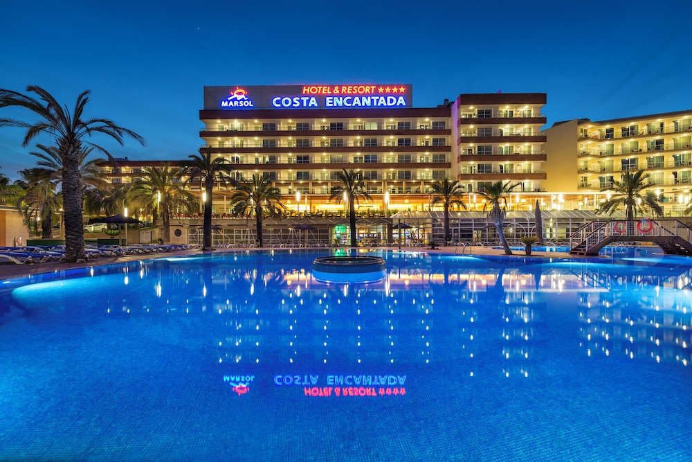 Costa Encantada Suites & Resort — Swimming pool in Lloret de Mar, Catalonia