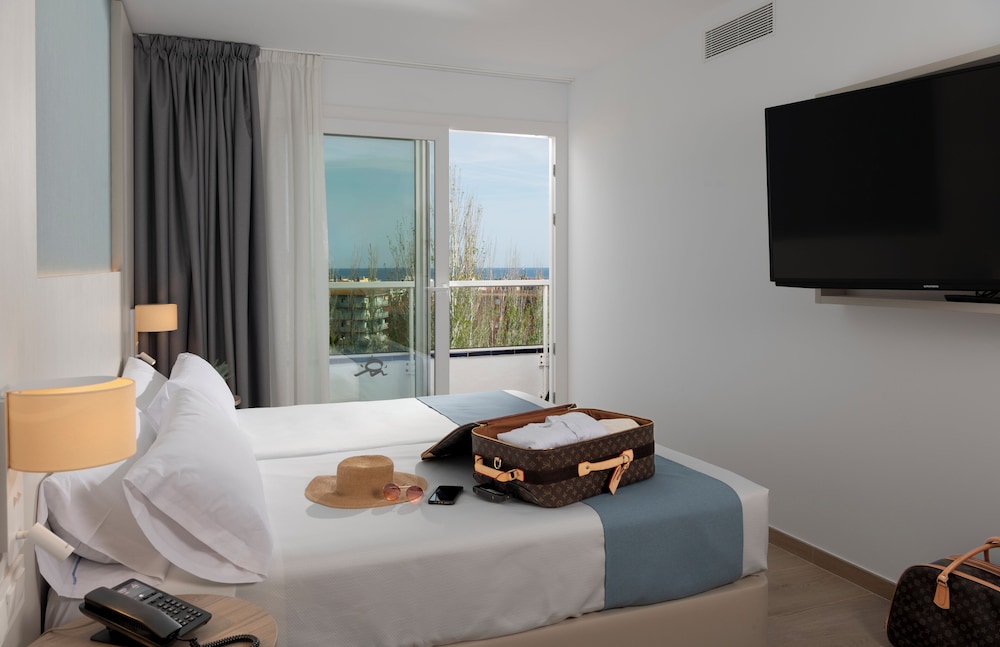 Costa Encantada Suites & Resort — Hotel rooms in Lloret de Mar, Catalonia