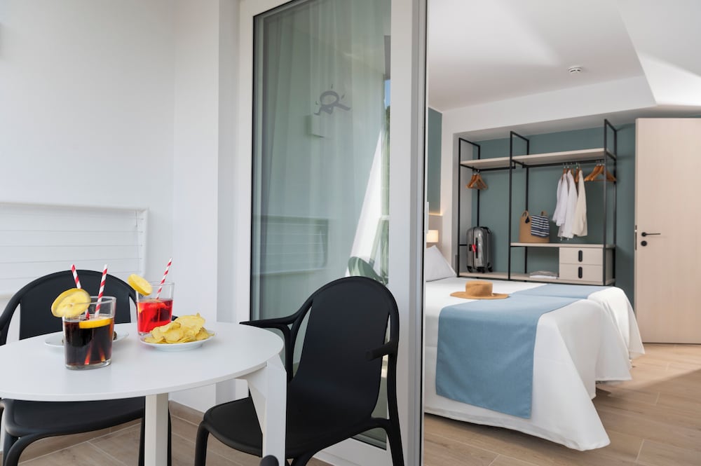Costa Encantada Suites & Resort — Hotel rooms in Lloret de Mar, Catalonia