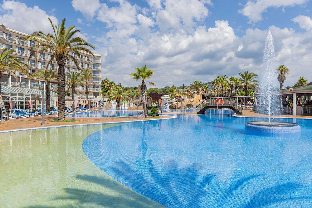 Costa Encantada Suites & Resort — Swimming pool in Lloret de Mar, Catalonia