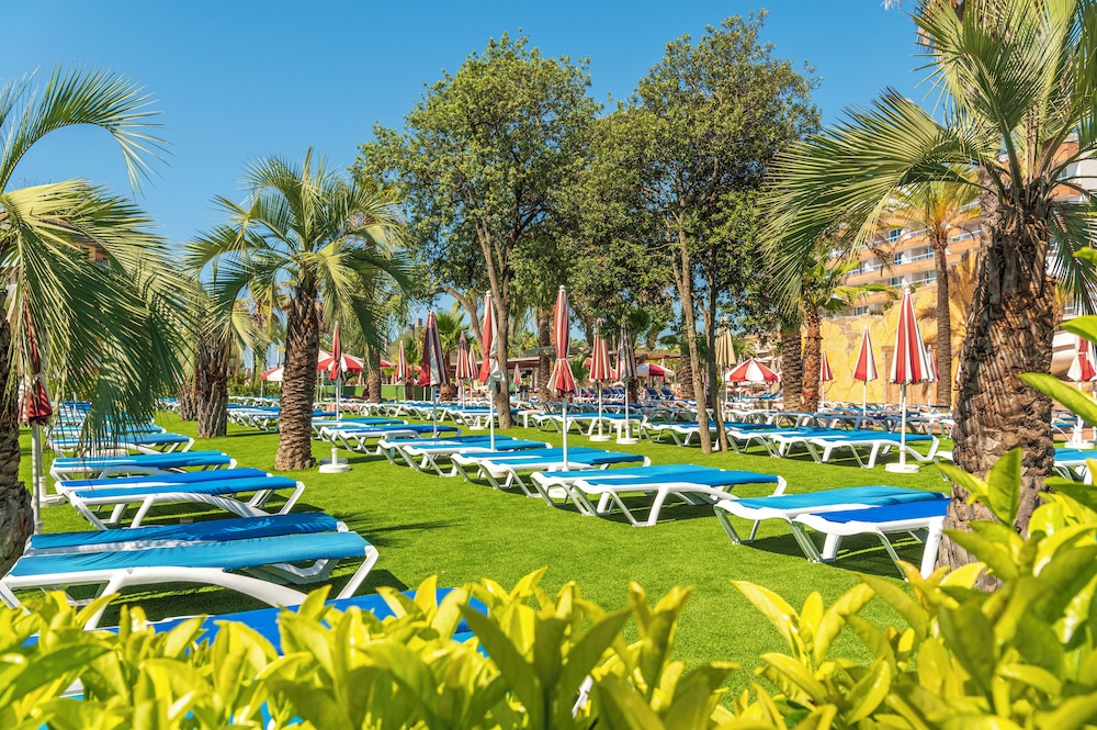 Costa Encantada Suites & Resort — Beach in Lloret de Mar, Catalonia
