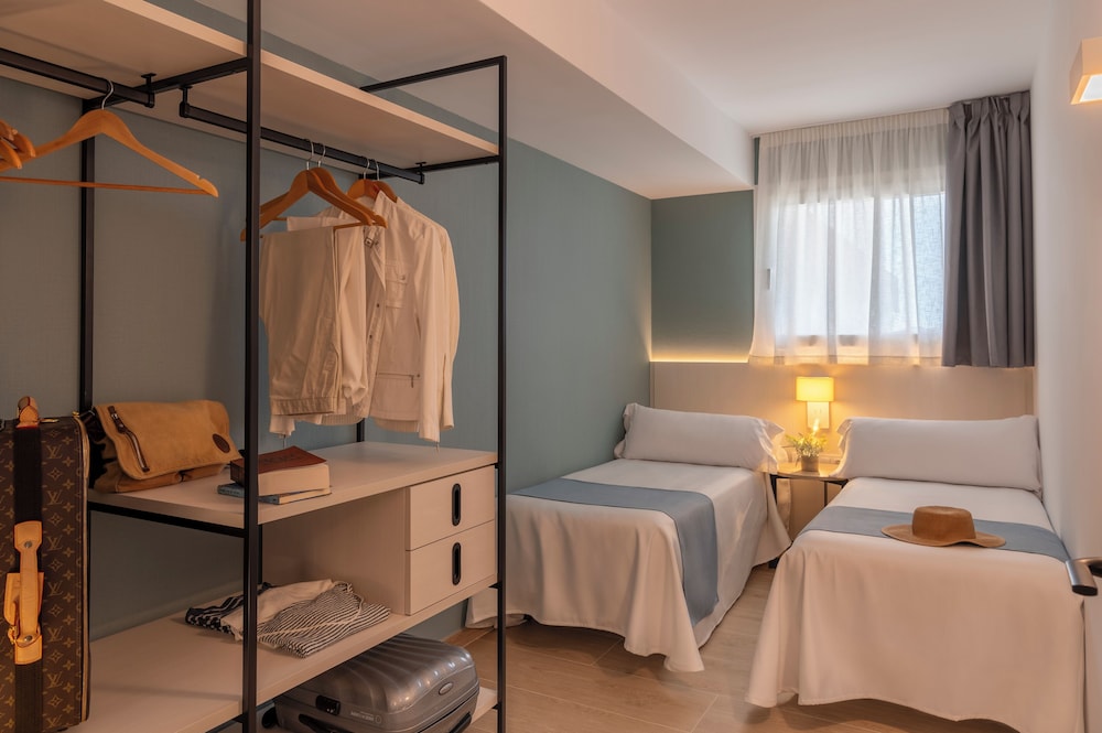 Costa Encantada Suites & Resort — Hotel rooms in Lloret de Mar, Catalonia