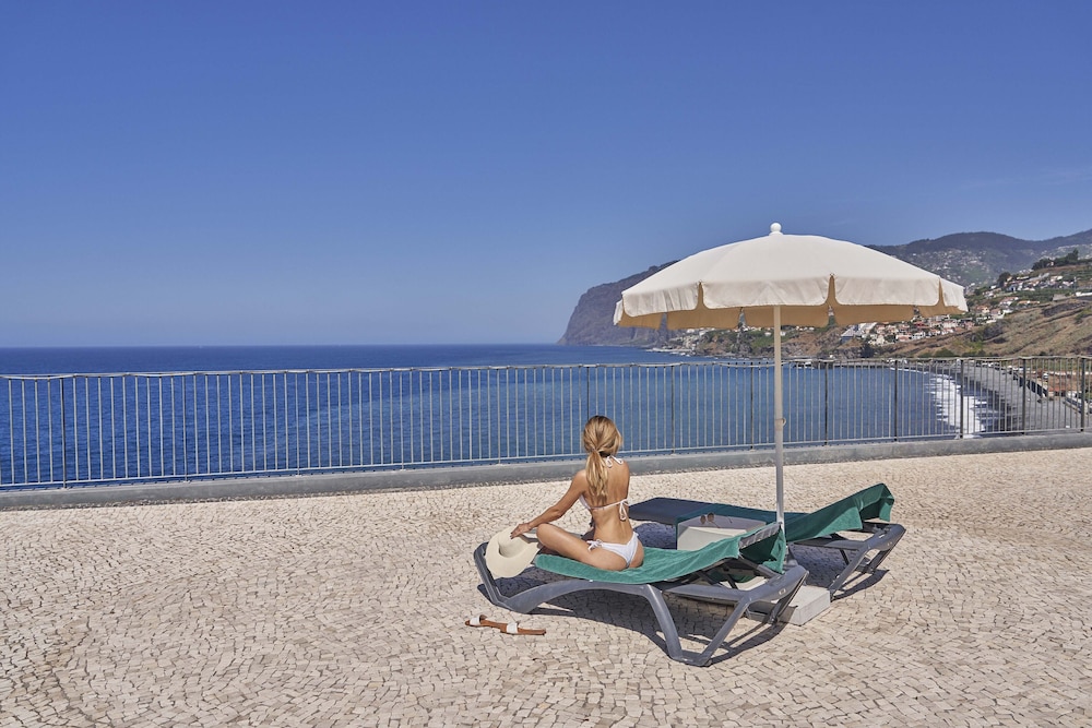 Golden Residence Hotel — Beach in Funchal, Madeira