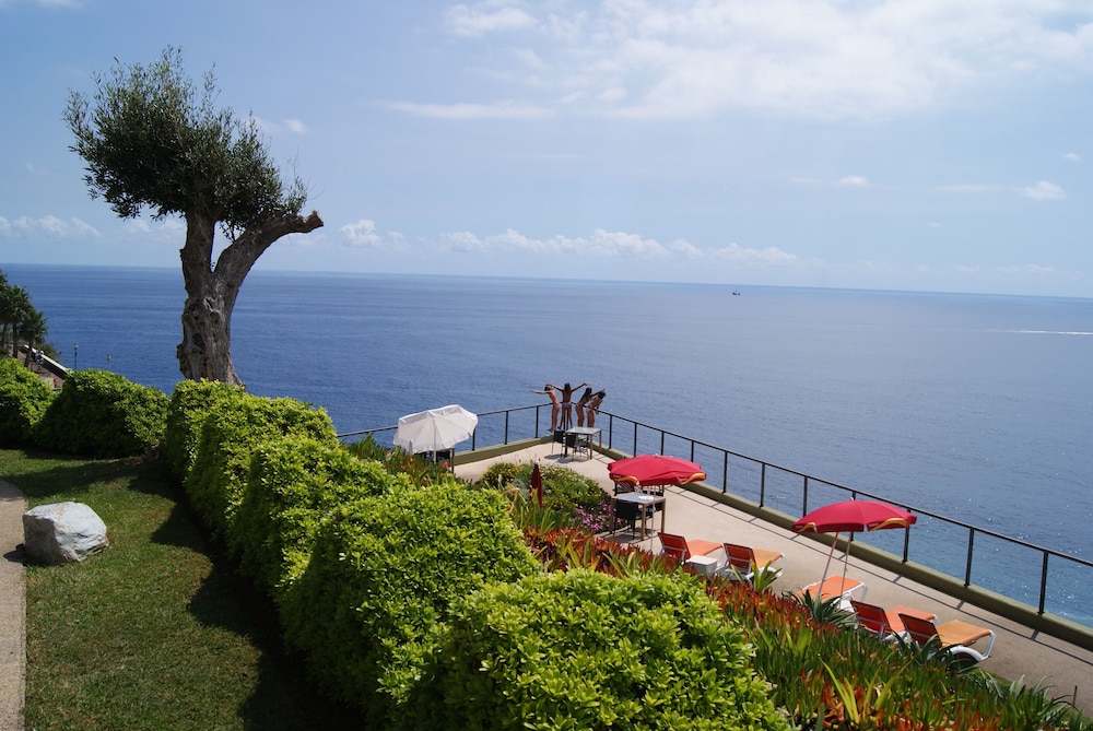 Golden Residence Hotel — Restaurant & bars in Funchal, Madeira