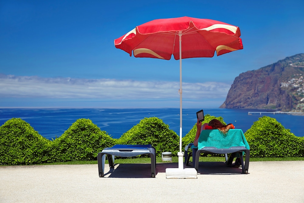 Golden Residence Hotel — Beach in Funchal, Madeira