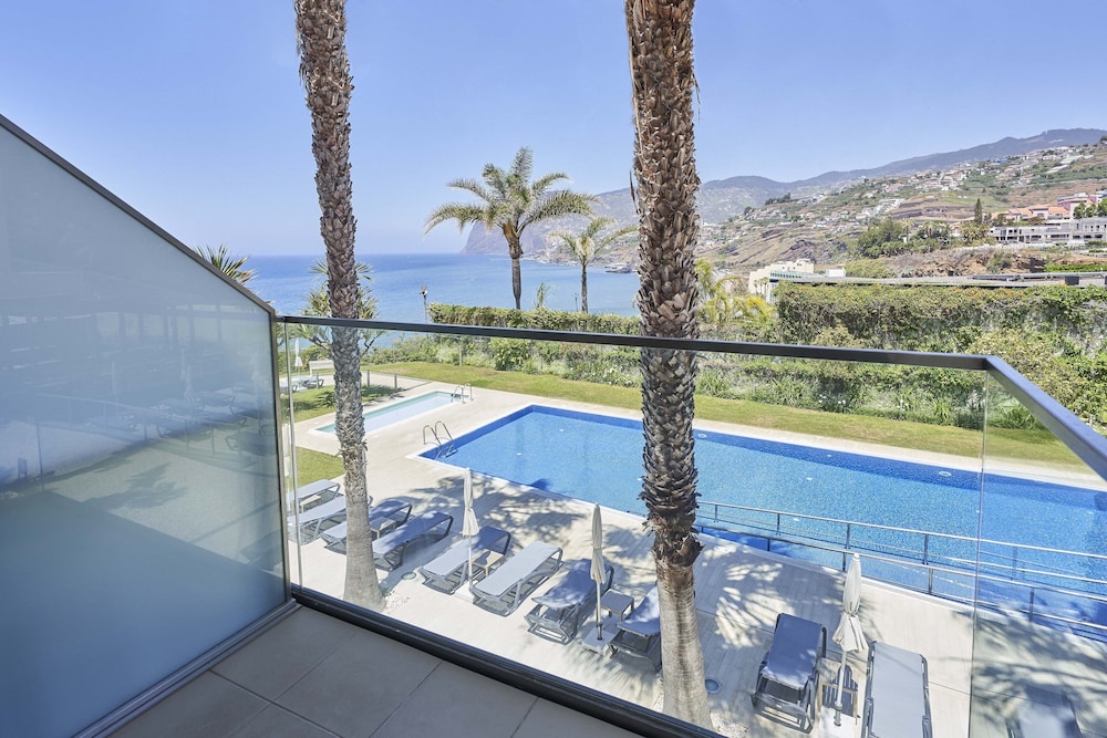 Golden Residence Hotel — Swimming pool in Funchal, Madeira