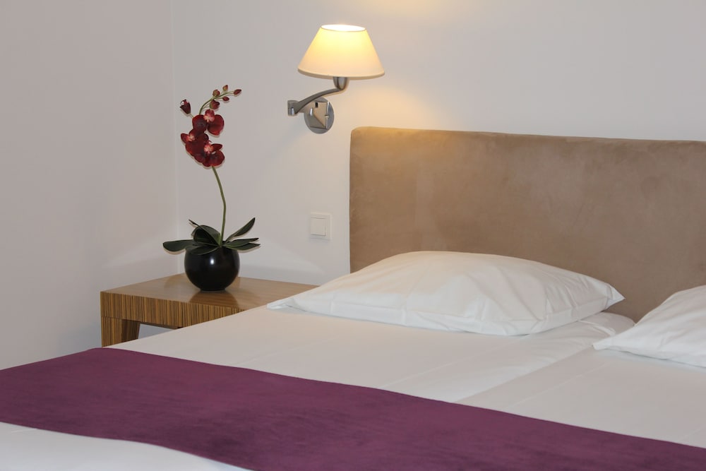 Golden Residence Hotel — Hotel rooms in Funchal, Madeira