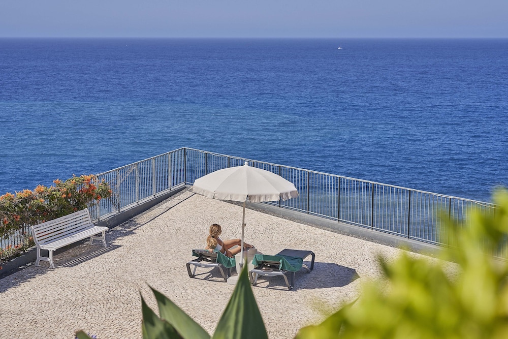 Golden Residence Hotel — Hotel rooms in Funchal, Madeira