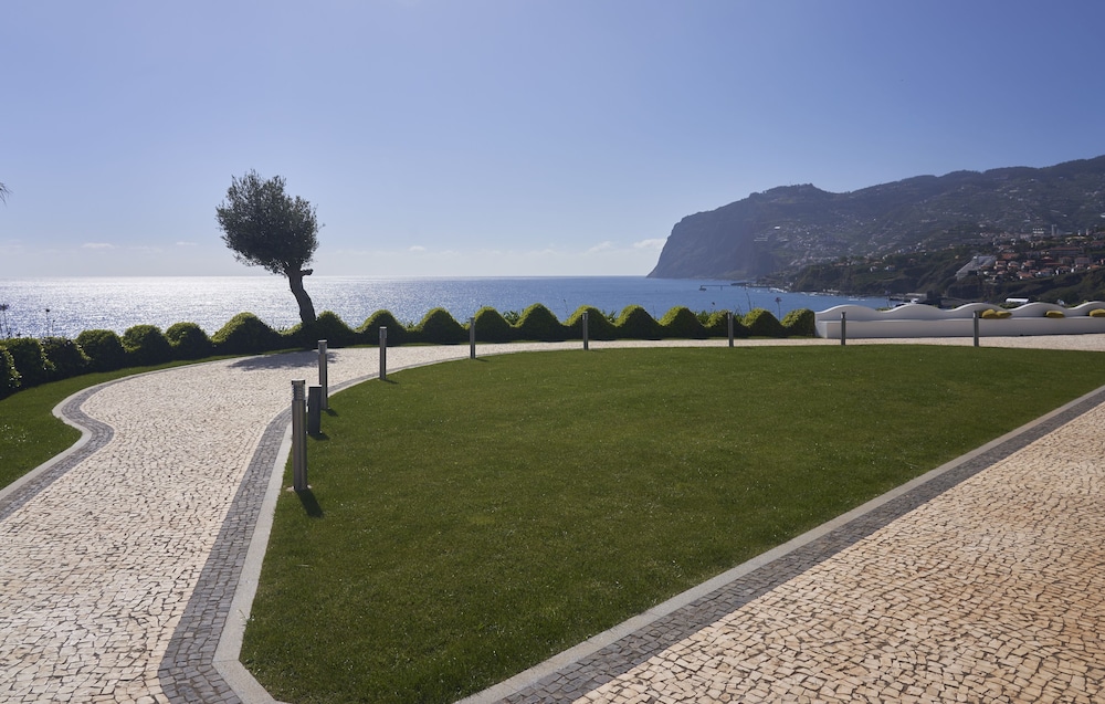 Golden Residence Hotel — Beach in Funchal, Madeira