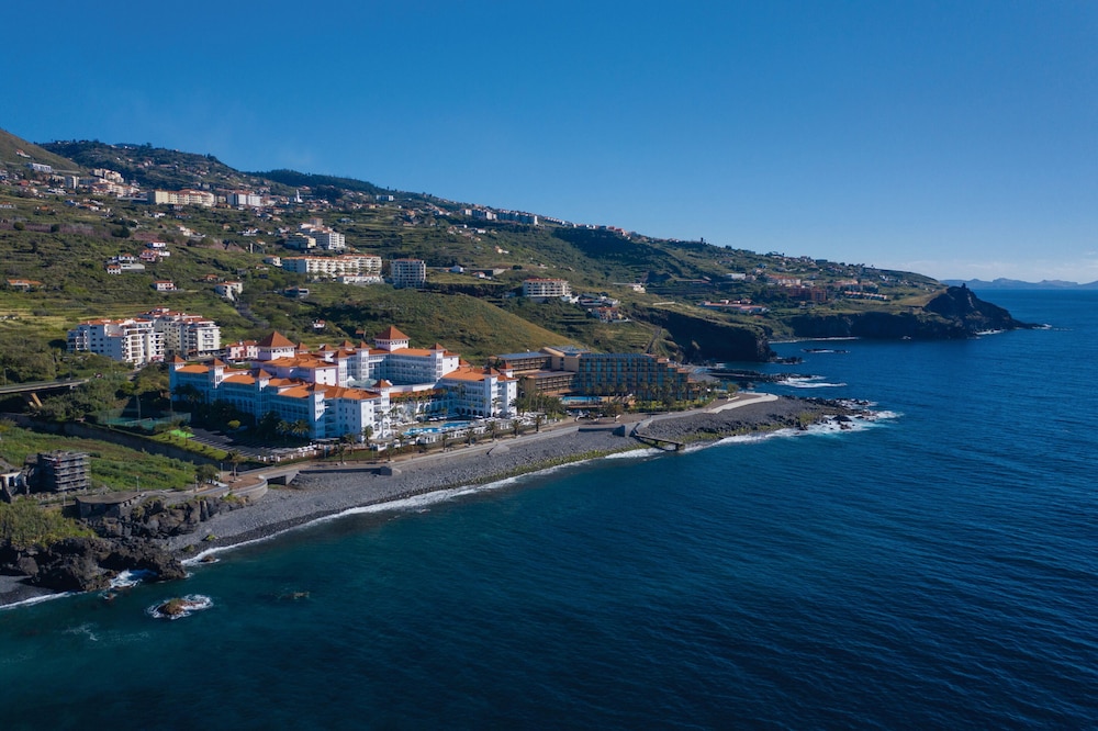 Hotel Riu Madeira - All Inclusive — Hotel building in Santa Cruz, Madeira