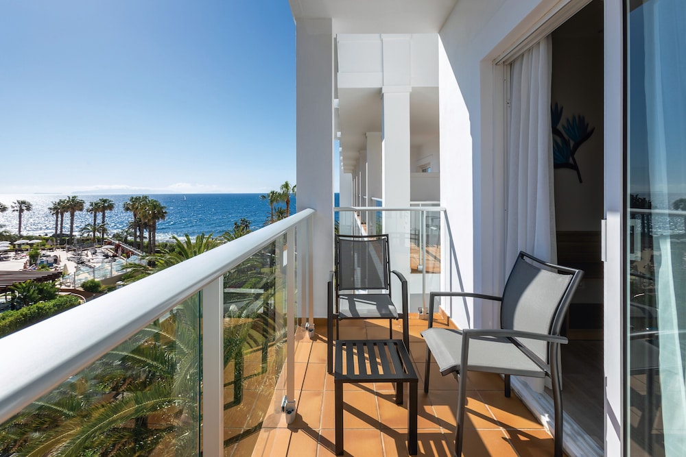 Hotel Riu Madeira - All Inclusive — Hotel rooms in Santa Cruz, Madeira