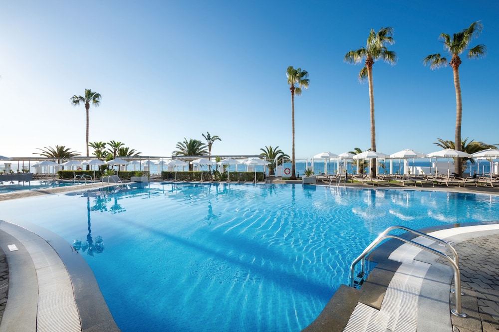 Hotel Riu Madeira - All Inclusive — Swimming pool in Santa Cruz, Madeira