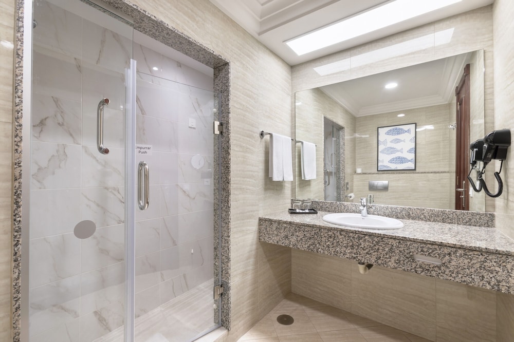 Hotel Riu Madeira - All Inclusive — Hotel rooms in Santa Cruz, Madeira