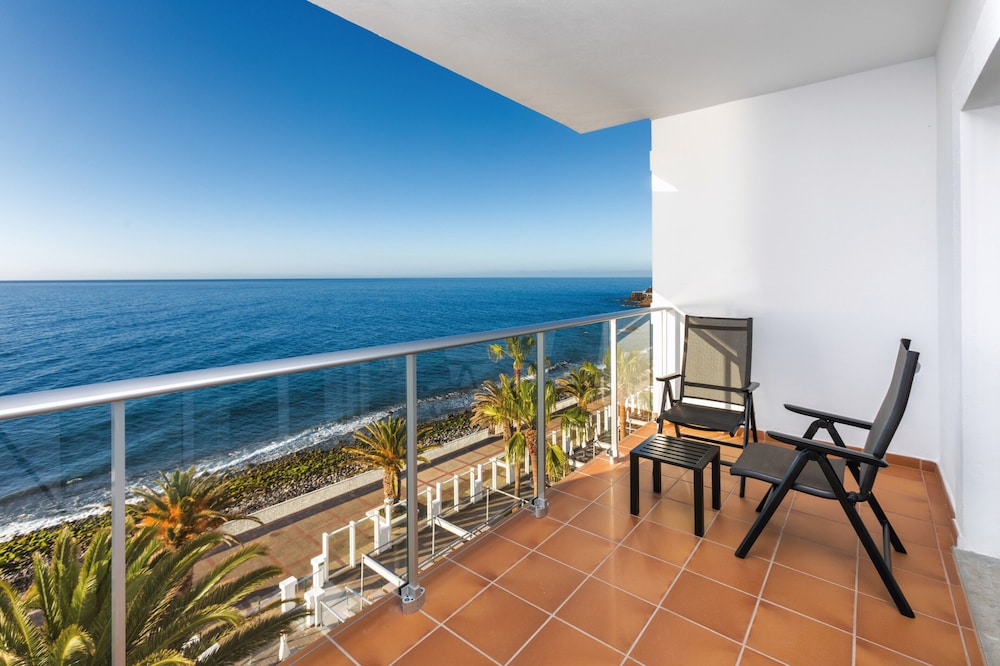 Hotel Riu Madeira - All Inclusive — Hotel rooms in Santa Cruz, Madeira