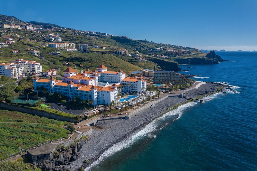 Hotel Riu Madeira - All Inclusive — Hotel building in Santa Cruz, Madeira