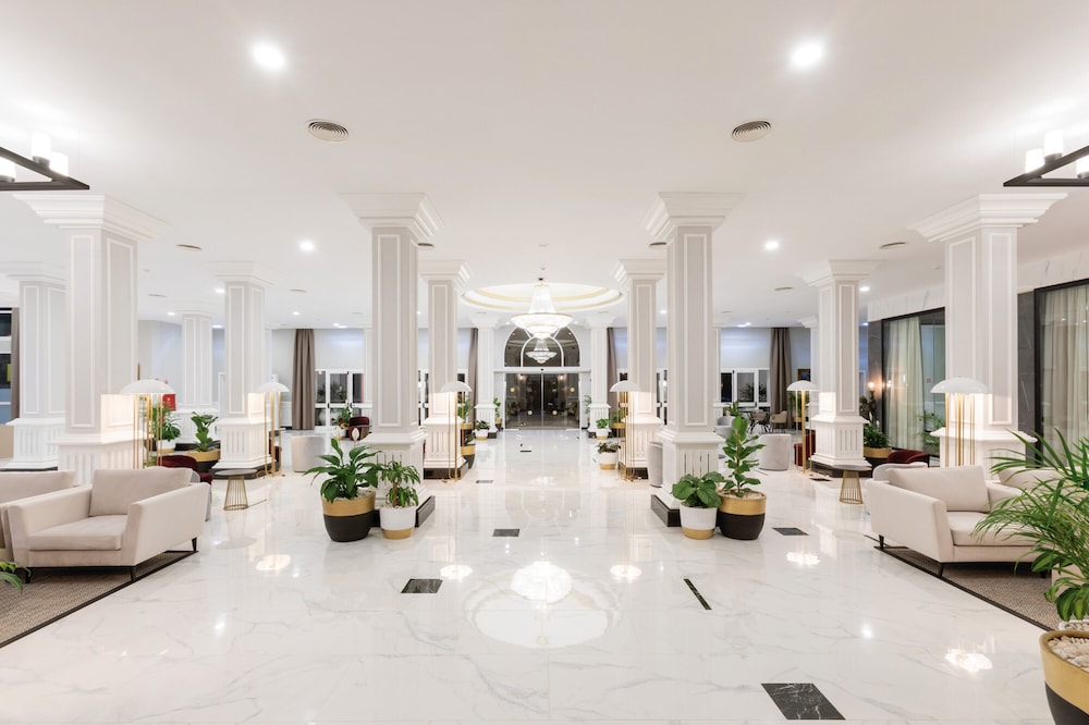 Hotel Riu Madeira - All Inclusive — Hotel building in Santa Cruz, Madeira