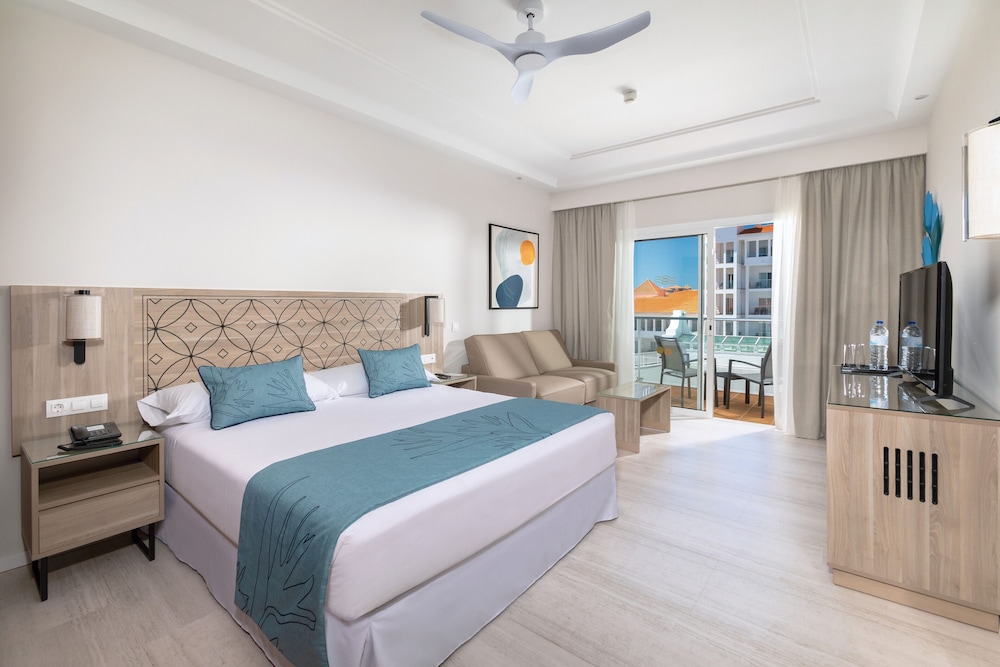 Hotel Riu Madeira - All Inclusive — Hotel rooms in Santa Cruz, Madeira