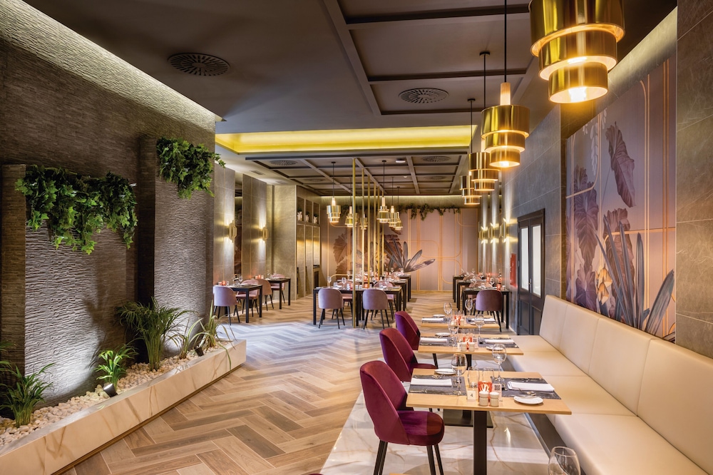 Hotel Riu Madeira - All Inclusive — Restaurant & bars in Santa Cruz, Madeira