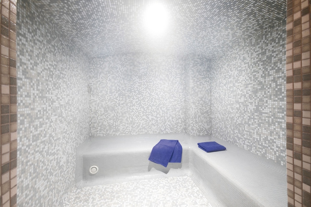 Hotel Riu Madeira - All Inclusive — Spa in Santa Cruz, Madeira