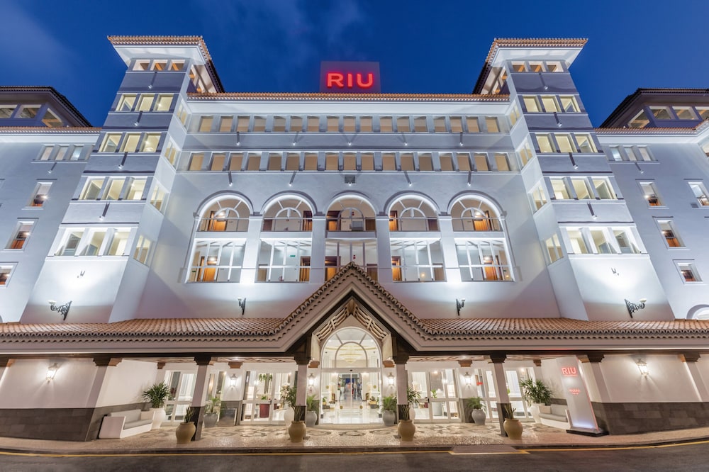 Hotel Riu Madeira - All Inclusive — Hotel building in Santa Cruz, Madeira