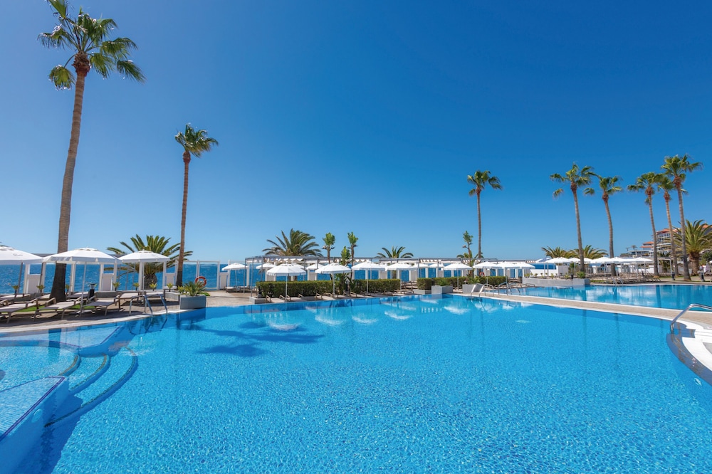 Hotel Riu Madeira - All Inclusive — Swimming pool in Santa Cruz, Madeira