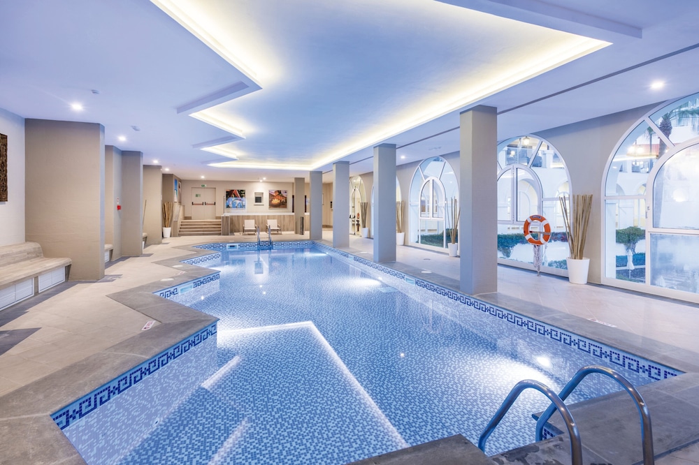 Hotel Riu Madeira - All Inclusive — Swimming pool in Santa Cruz, Madeira