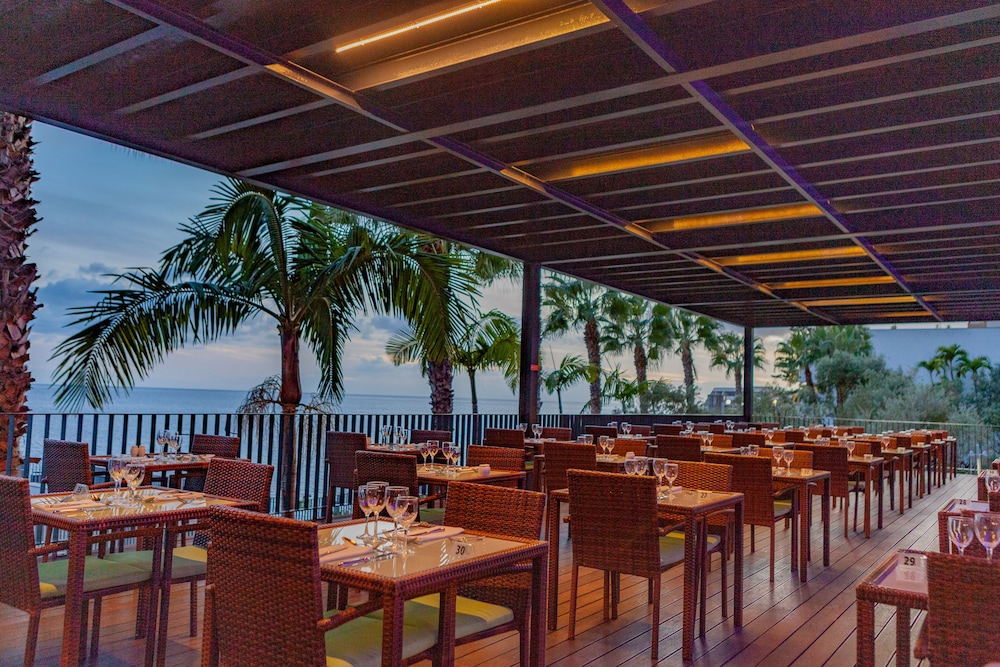 Vidamar Resort Madeira — Restaurant & bars in Funchal, Madeira