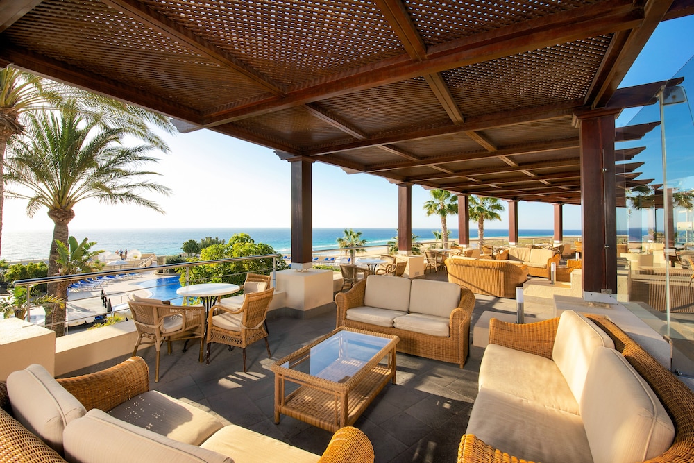 Iberostar Waves Playa Gaviotas -All Inclusive — Restaurant & bars in Esquinzo, Canary Islands