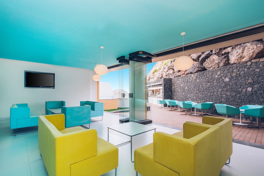 Iberostar Waves Playa Gaviotas -All Inclusive — Restaurant & bars in Esquinzo, Canary Islands