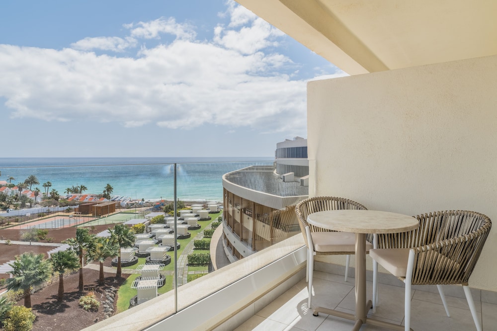 Iberostar Waves Playa Gaviotas -All Inclusive — Beach in Esquinzo, Canary Islands