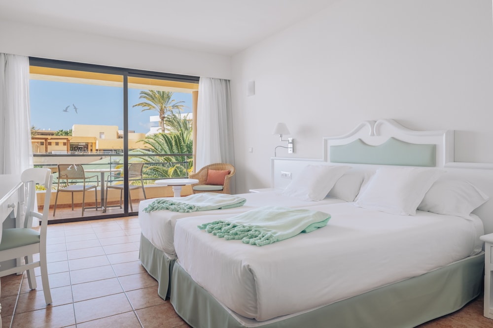 Iberostar Waves Playa Gaviotas -All Inclusive — Hotel rooms in Esquinzo, Canary Islands