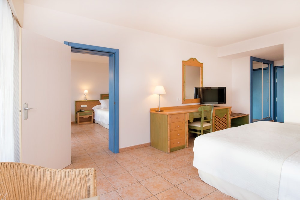 Iberostar Waves Playa Gaviotas -All Inclusive — Hotel rooms in Esquinzo, Canary Islands