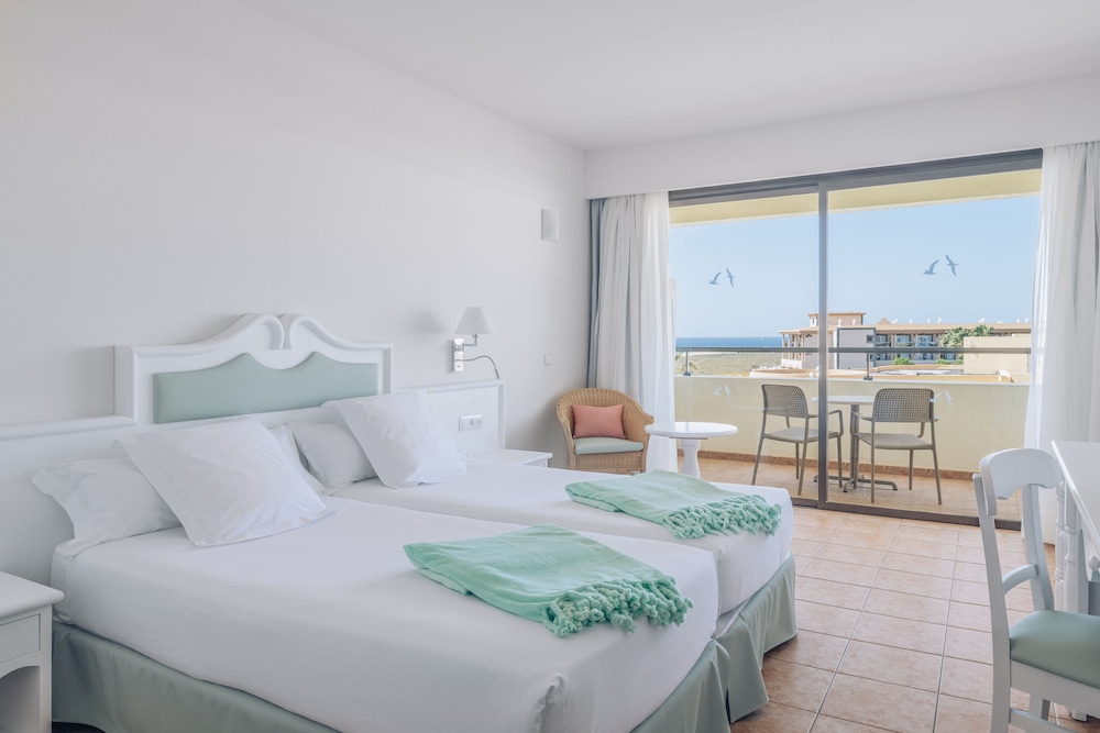 Iberostar Waves Playa Gaviotas -All Inclusive — Hotel rooms in Esquinzo, Canary Islands