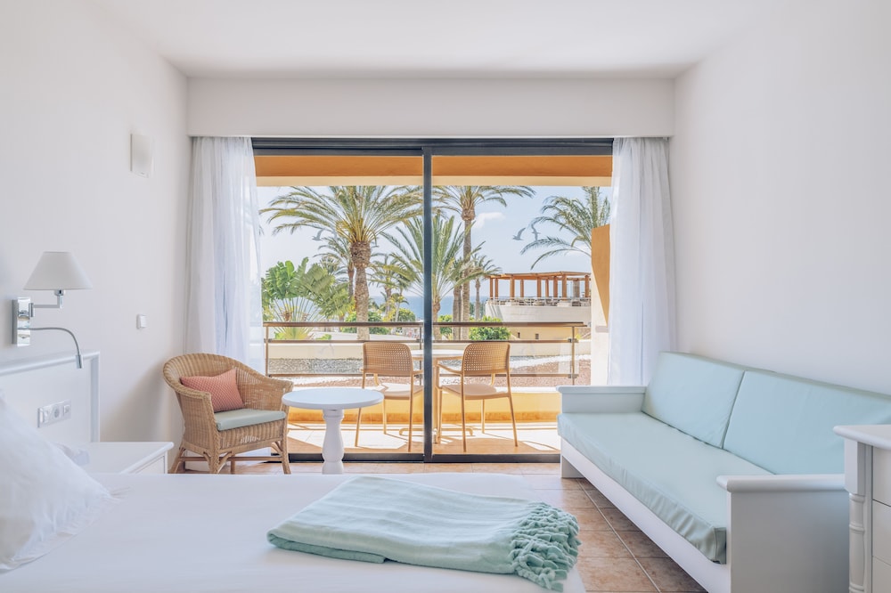 Iberostar Waves Playa Gaviotas -All Inclusive — Hotel rooms in Esquinzo, Canary Islands