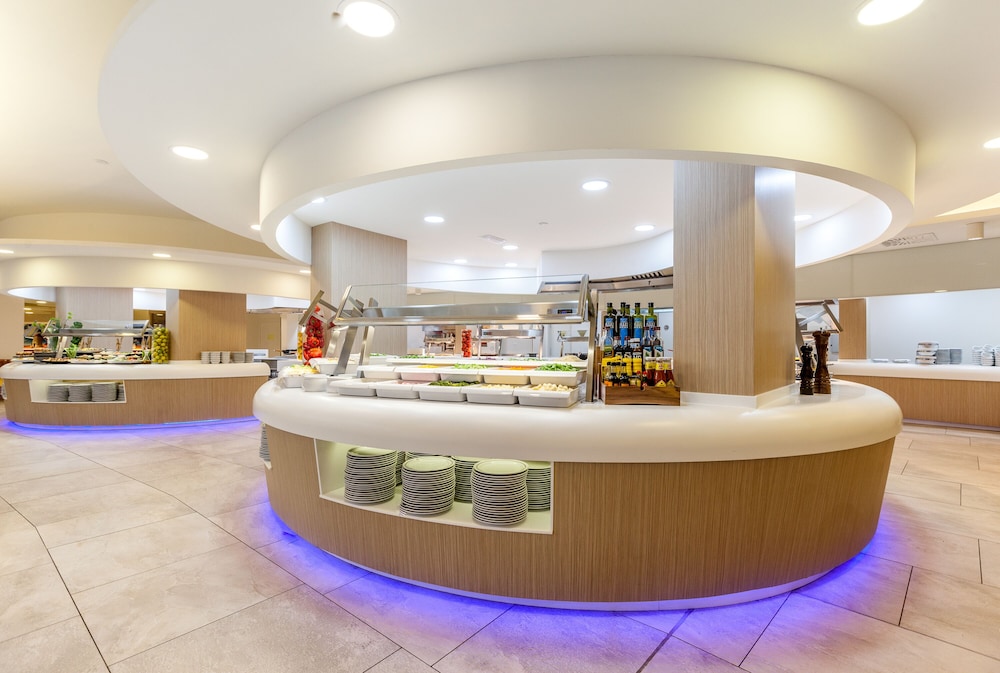 Iberostar Waves Playa Gaviotas -All Inclusive — Restaurant & bars in Esquinzo, Canary Islands