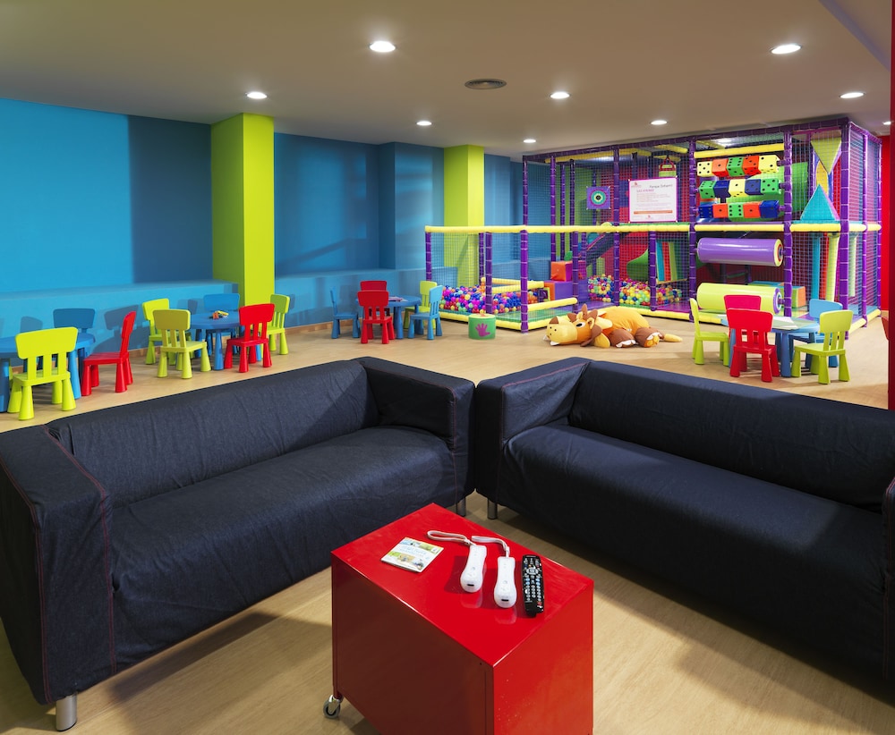 Iberostar Waves Playa Gaviotas -All Inclusive — Attractions for children in Esquinzo, Canary Islands
