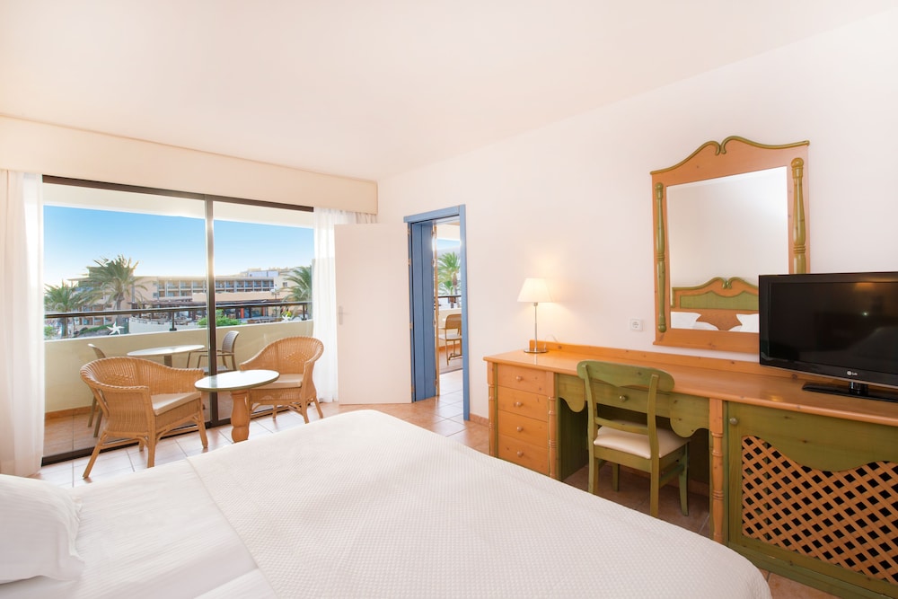 Iberostar Waves Playa Gaviotas -All Inclusive — Hotel rooms in Esquinzo, Canary Islands