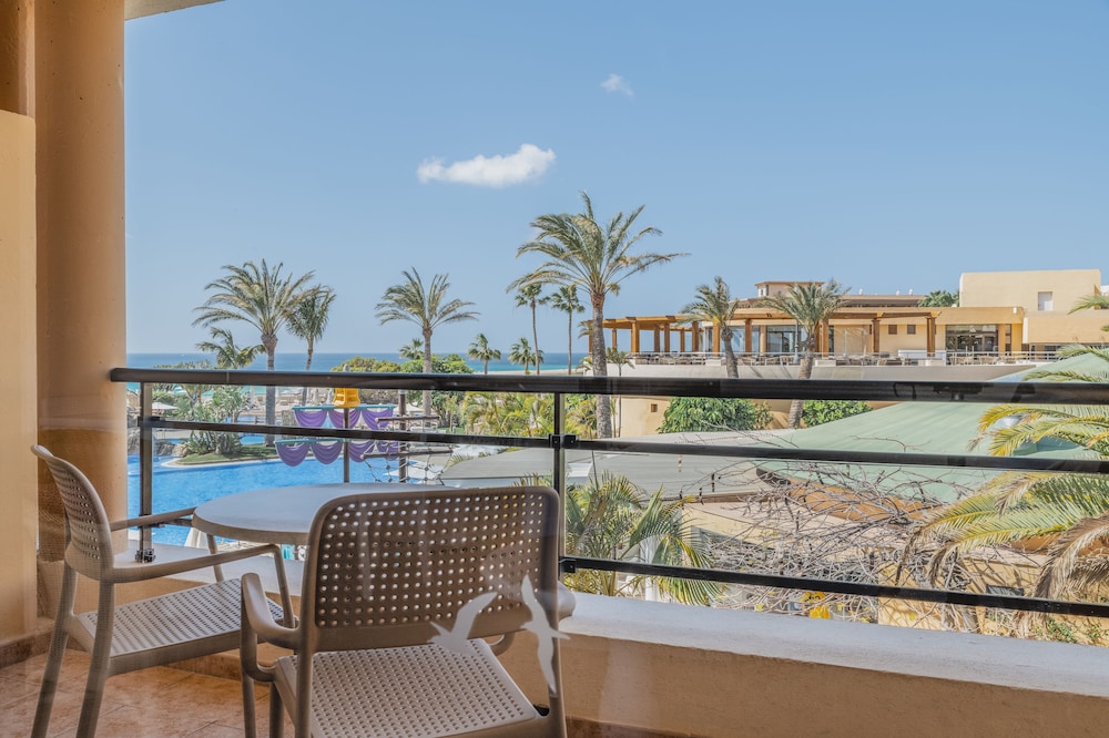 Iberostar Waves Playa Gaviotas -All Inclusive — Swimming pool in Esquinzo, Canary Islands
