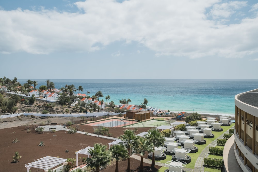 Iberostar Waves Playa Gaviotas -All Inclusive — Beach in Esquinzo, Canary Islands