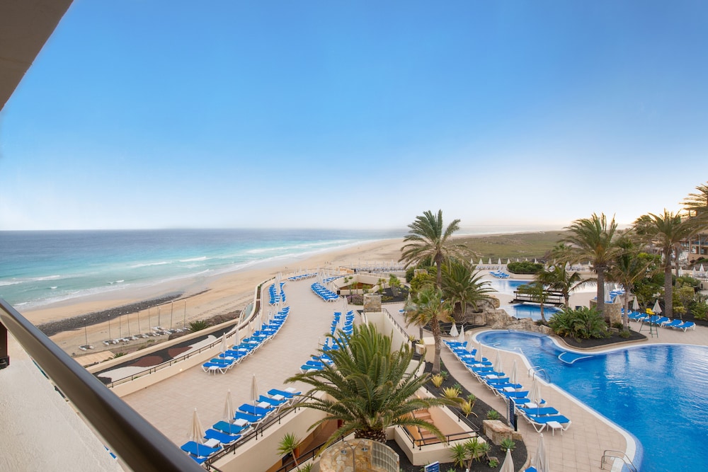 Iberostar Waves Playa Gaviotas -All Inclusive — Beach in Esquinzo, Canary Islands