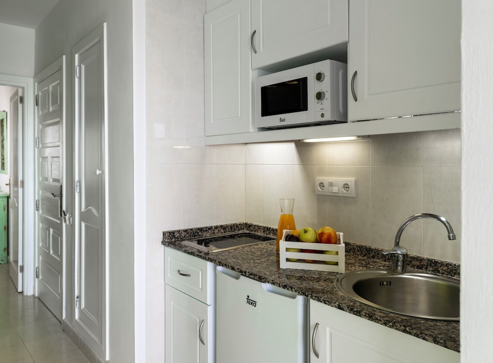 Apartamentos Hesperia Bristol Playa — Hotel rooms in Corralejo, Canary Islands