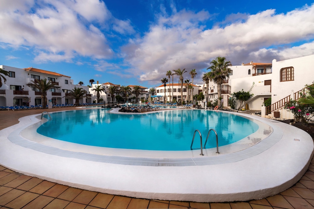 Apartamentos Hesperia Bristol Playa — Swimming pool in Corralejo, Canary Islands