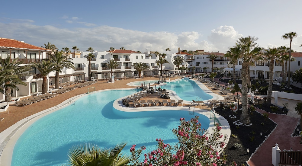 Apartamentos Hesperia Bristol Playa — Swimming pool in Corralejo, Canary Islands