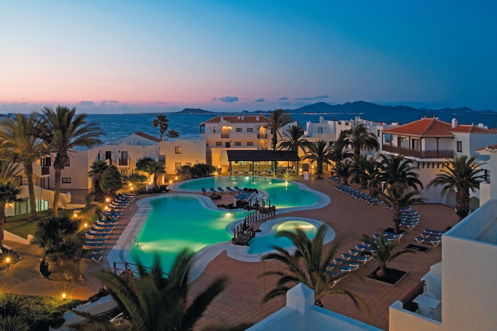 Apartamentos Hesperia Bristol Playa — Swimming pool in Corralejo, Canary Islands