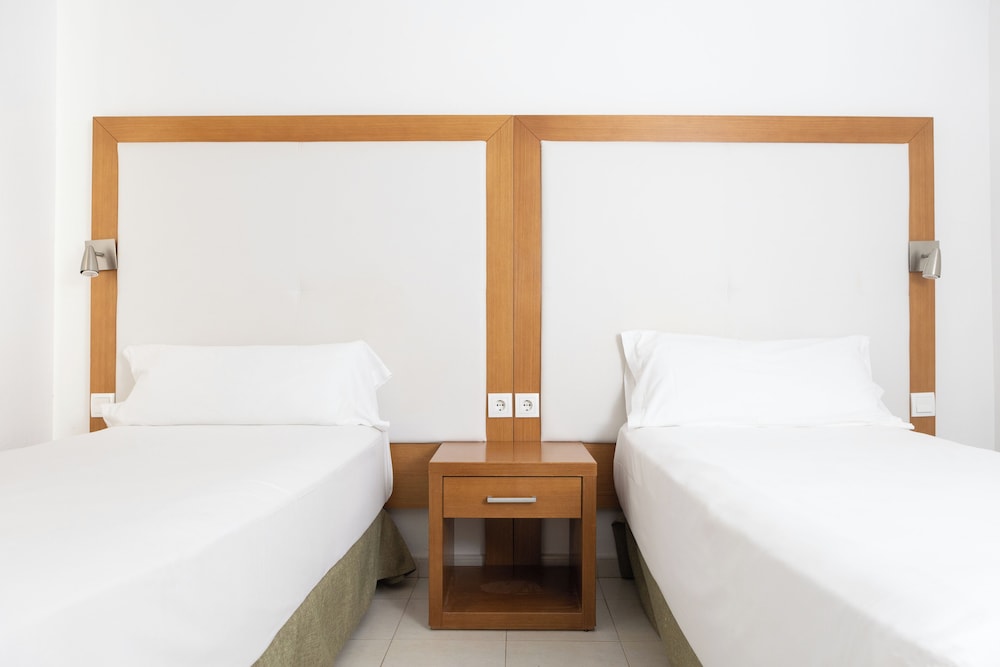 Apartamentos Hesperia Bristol Playa — Hotel rooms in Corralejo, Canary Islands